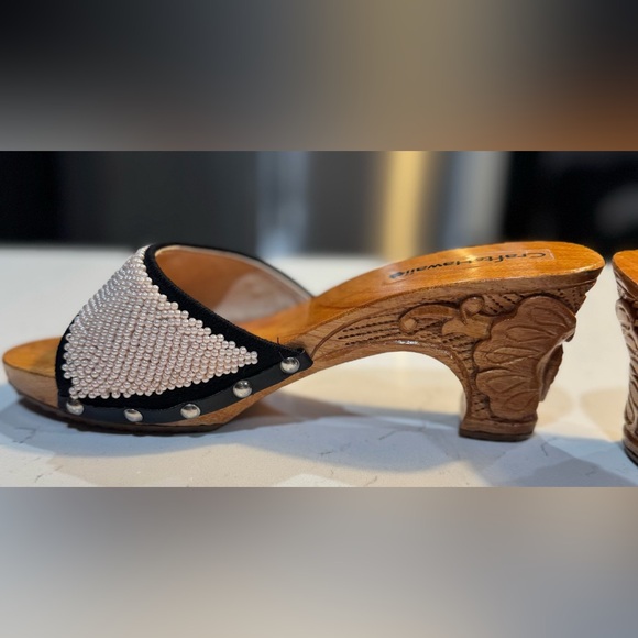 Crafts Hawaii Women's Off-White Beading W/ Black Trim Carved Wooden Clogs Size 6 - Picture 10 of 13